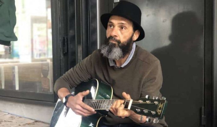 Dakloze Fathallah overleeft dankzij muziek in straten Bordeaux
