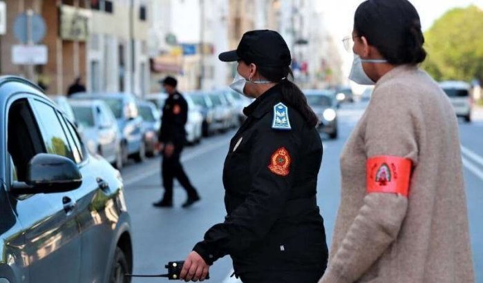 Marokko: kwade politievrouw vernielt huis en auto baas