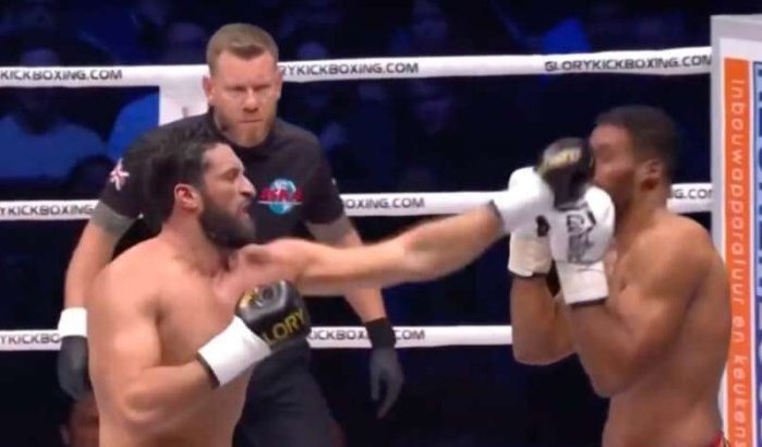 Jamal Ben Saddik wint Glory "met één hand" (video)