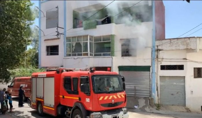 Jonge held redt gezin uit brandend pand in Tetouan