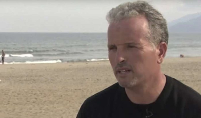 Geweldig: parkeerbewaker in Tetouan is auteur 7 boeken in 4 talen (video)