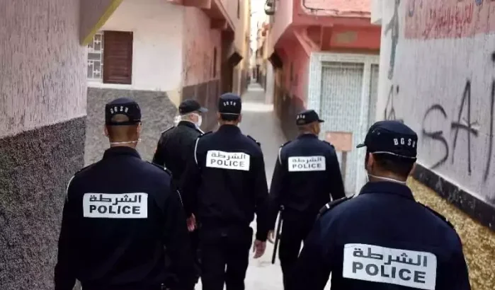 Agenten in Fez betrapt op diefstal boetegelden