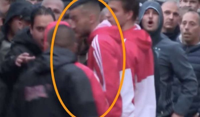 Hakim Ziyech aangevallen door supporters Ajax (video)