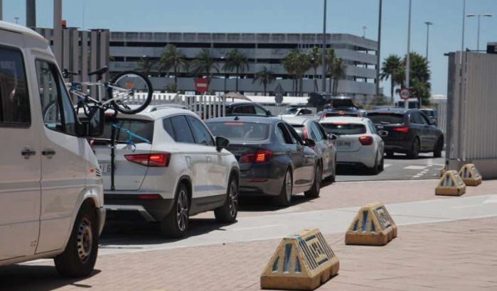 Spanje blokkeert wereld-Marokkanen in Algeciras om douanerechten op nieuwe auto's