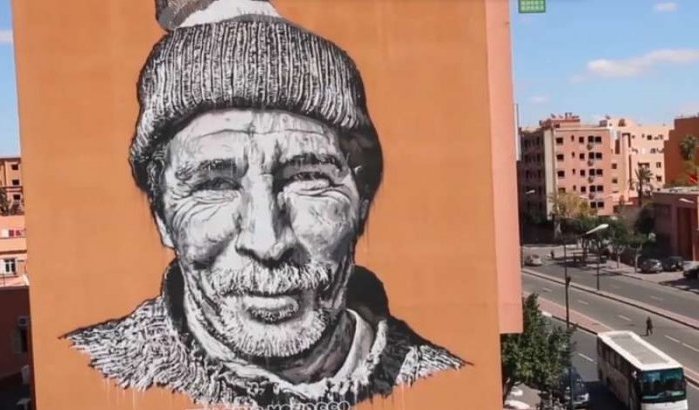 Duitser maakt prachtige muurschildering in Marrakech (video)