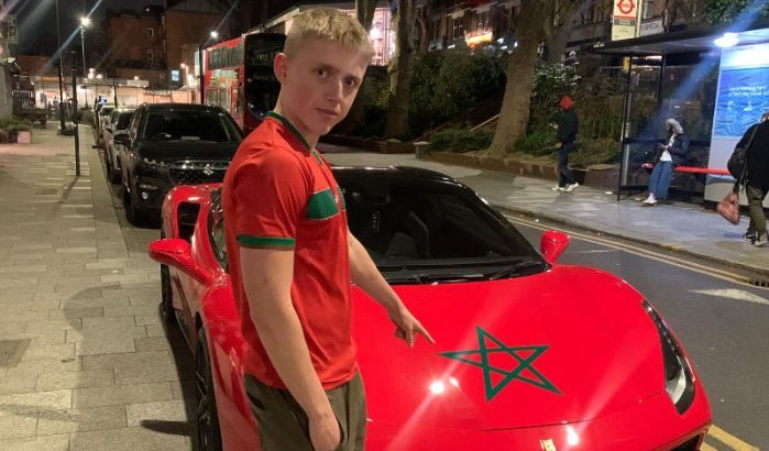 Britse influencer verovert harten in Marokko met volkslied (video)