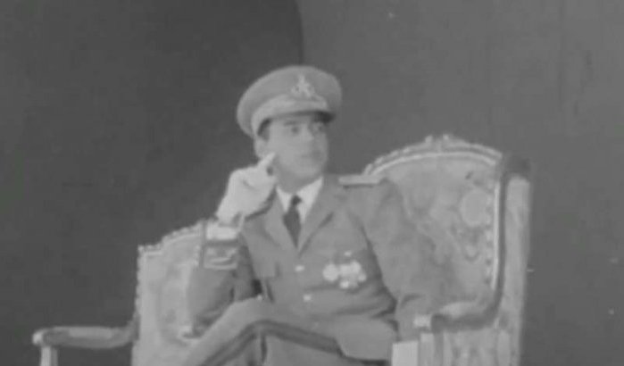 Video: Hassan II heerst over militaire parade 