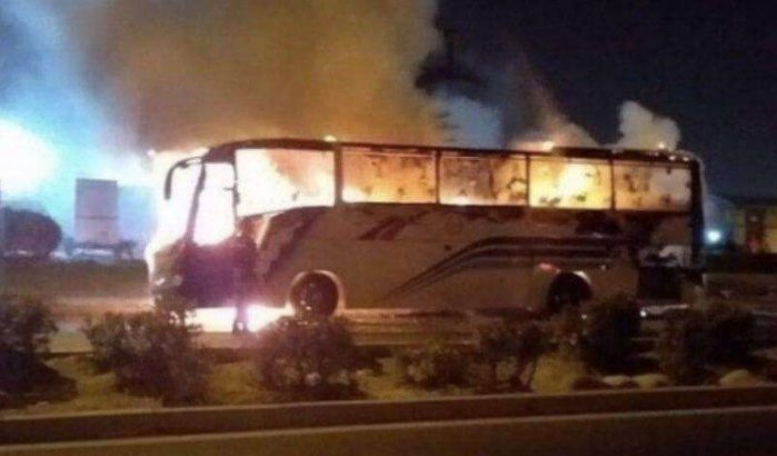 Bus brand uit in Inezgane, passagiers ontsnappen net op tijd