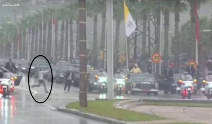 Marokko: tiener opgepakt voor verstoren stoet Koning tijdens bezoek paus (video)