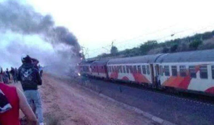Trein tussen Tanger en Oujda vliegt in brand (video)