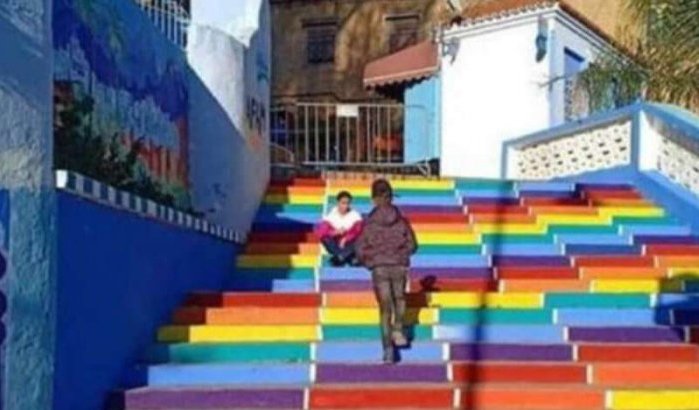 Marokko: ophef om gay-kleurige trappen in Chefchaouen (foto)