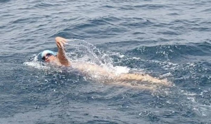 Kroatische vrouw zwemt Straat van Gibraltar over