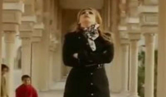 Clip Amal Hijazi bij moskee Casablanca
