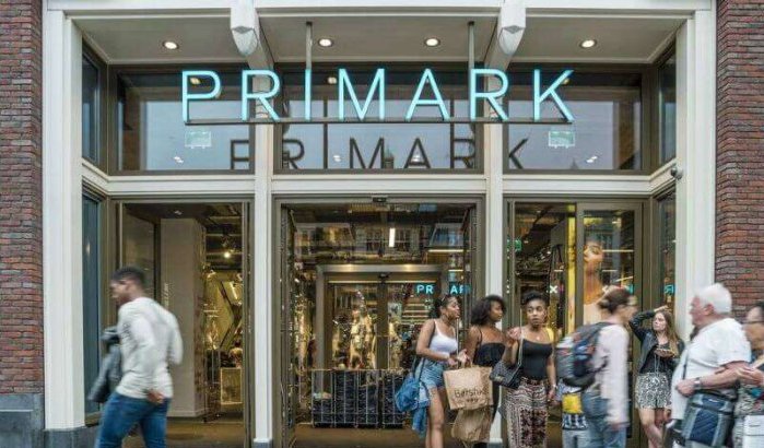 Primark verbiedt hoofddoek aan personeel maar verkoopt ze wel