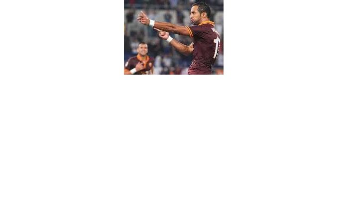 Mehdi Benatia scoort voor AS Roma in serie A wedstrijd