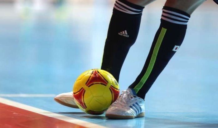 Moslimjongeren in Nederland dol op zaalvoetbal na iftar