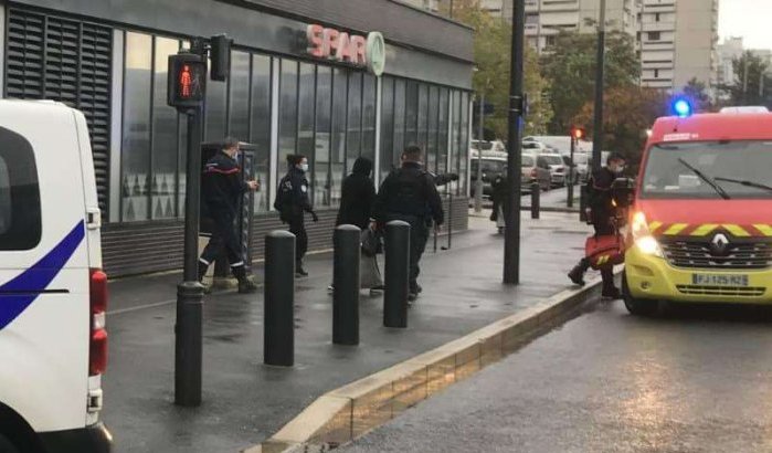 Marokkaanse vrouw verwoest drankafdeling in supermarkt