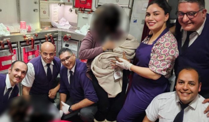 Vrouw bevalt van meisje op vlucht Royal Air Maroc