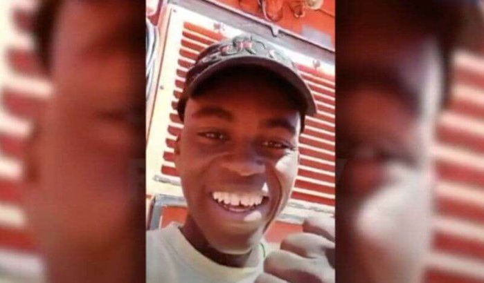 Tiener doet oversteek Marokko Spanje alleen met rubberen bootje (video)