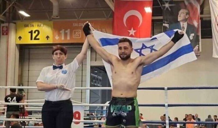 Marokkaanse kickbokser weigert hand te schudden van Israëlische tegenstander na nederlaag