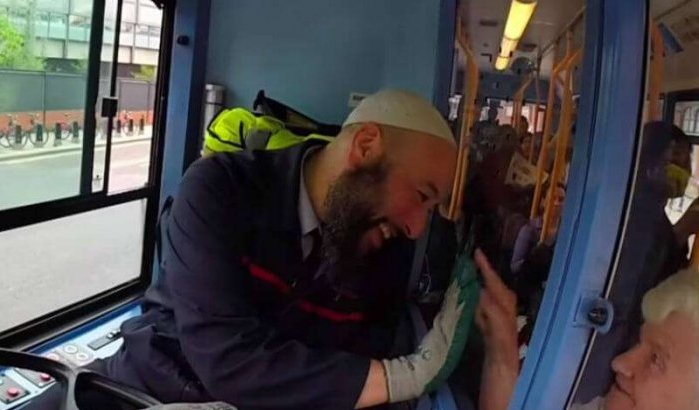 Marokkaan is "vriendelijkste buschauffeur" van Londen (video)