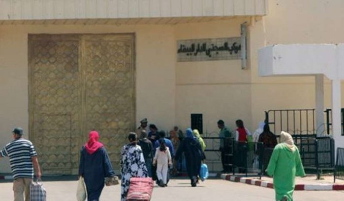Vrouw loopt gevangenis Casablanca binnen met 100 drugspillen
