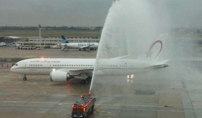 Vliegtuig Royal Air Maroc verliest brandstof in Parijs