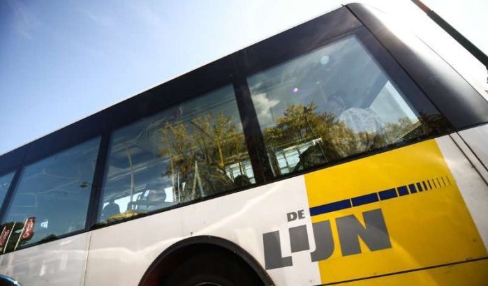 Buschauffeur in België weigert vrouw met hoofddoek (video)