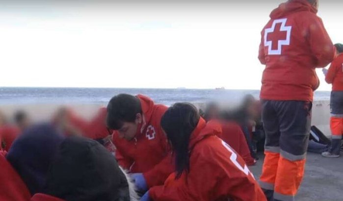 Twintigtal Marokkaanse migranten in Sebta onderschept (video)