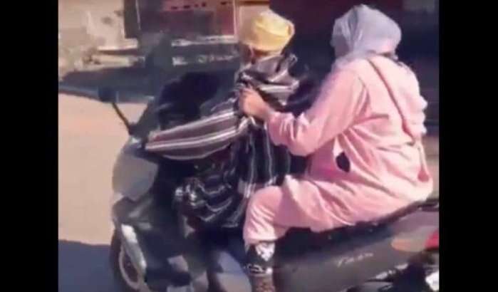 Marokko: hadj en hadja op scooter hit op internet