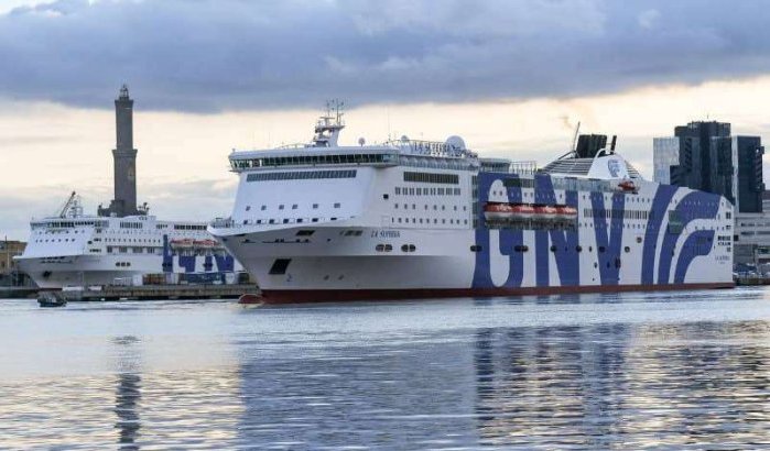 Boot uit Marokko moet urenlang wachten op toestemming om aan te meren