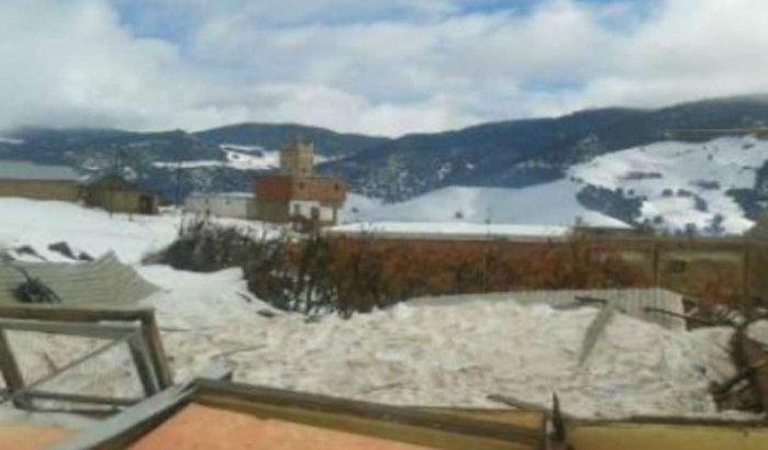 Marokko: moskee stort in onder gewicht sneeuw (video)