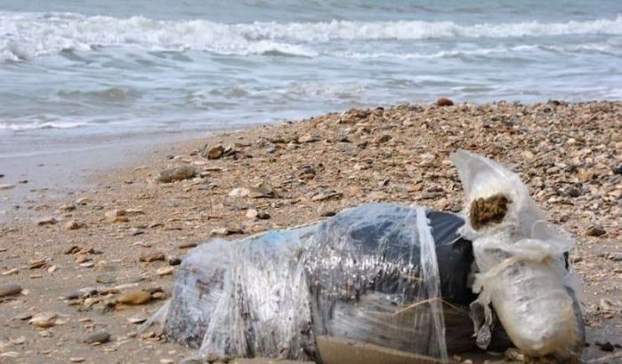 Drugsbalen aangespoeld op strand Sidi Rahal