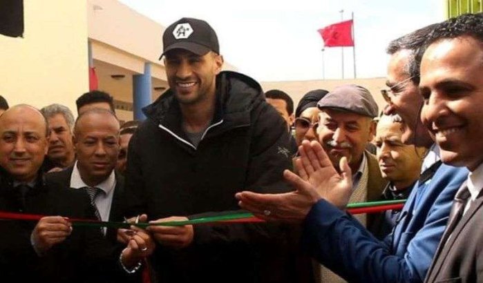 Badr Hari huldigt school in in Kenitra (foto's)