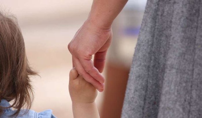 Dakloze Marokkaanse geeft peuter aan vreemde