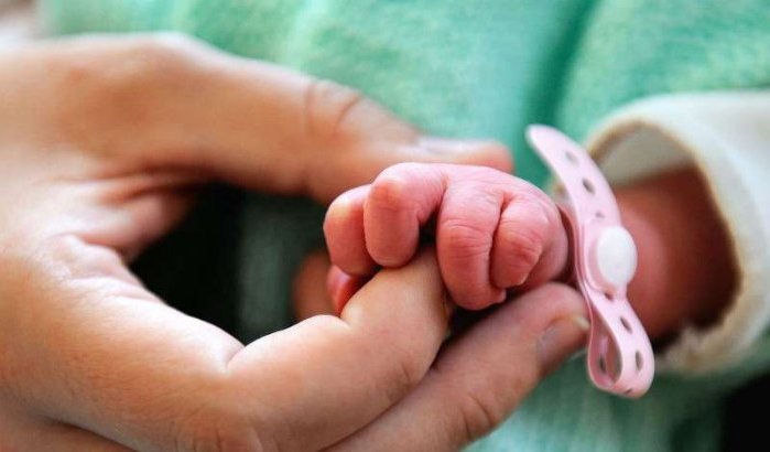 Marokkaanse krijgt baby bij grensovergang Sebta 
