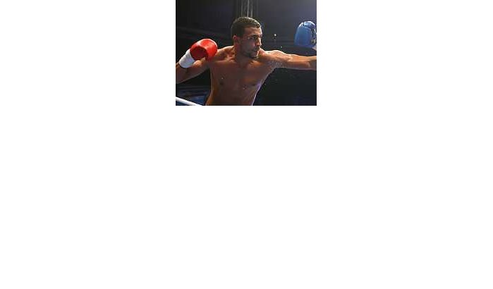 Badr Hari slaat Gokhan Saki knock-out 