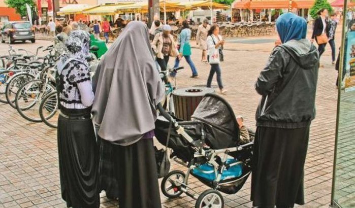 Marokkaanse zender ontmoet Marokkanen in Amsterdam
