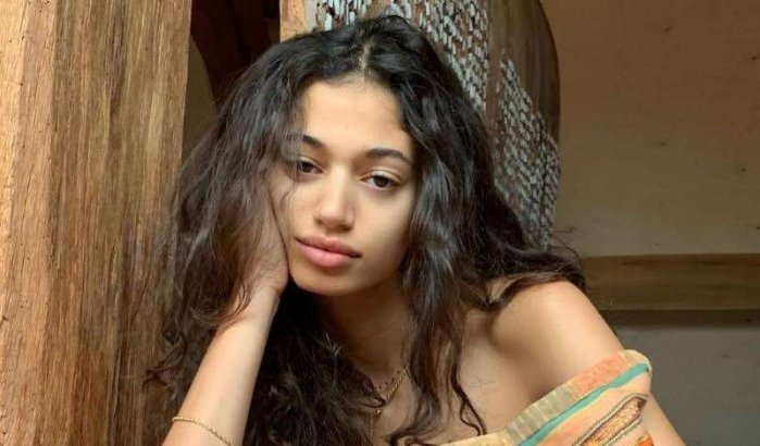 Marokkaans topmodel Malika El Maslouhi poseert voor Zadig & Voltaire