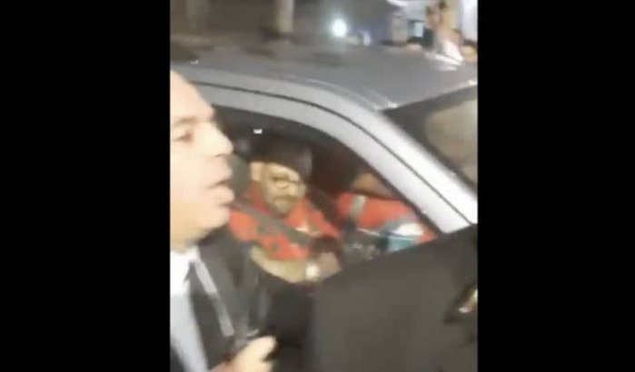 Koning Mohammed 6 met feestvierders in straten Rabat (video)
