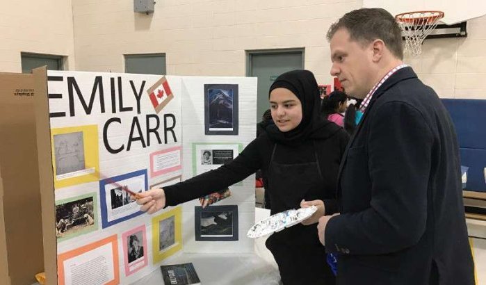 Canadese Kamerlid doet mee aan Ramadan (video)