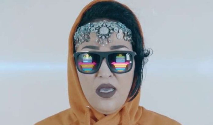 Aïcha Tachinouite brengt « Wach Katfhem Laarbia ? » uit (video)