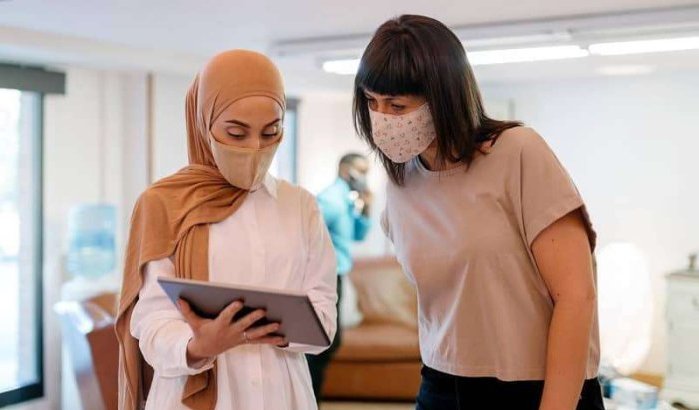 Youssra pakt discriminatie op werkvloer in Nederland aan