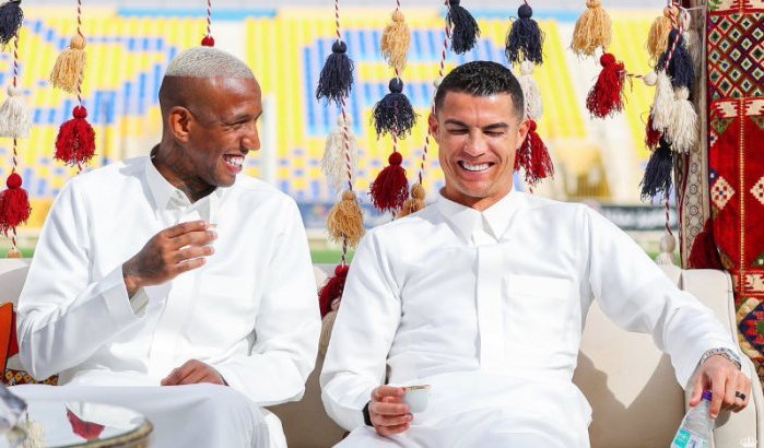 Ronaldo in traditionele qamis in Riyad gespot (video)