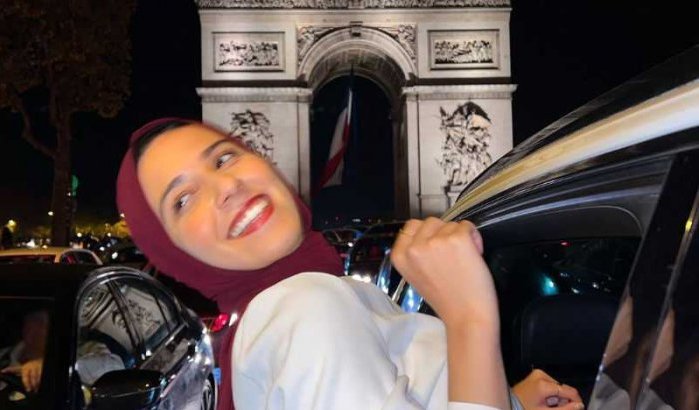 Influencer Salma Masrour blikt terug op weigering in Parijs restaurant vanwege hoofddoek