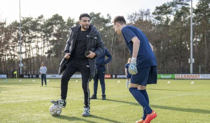 Soufiane Touzani helpt jongeren met maatschappelijke diensttijd bij Vitesse