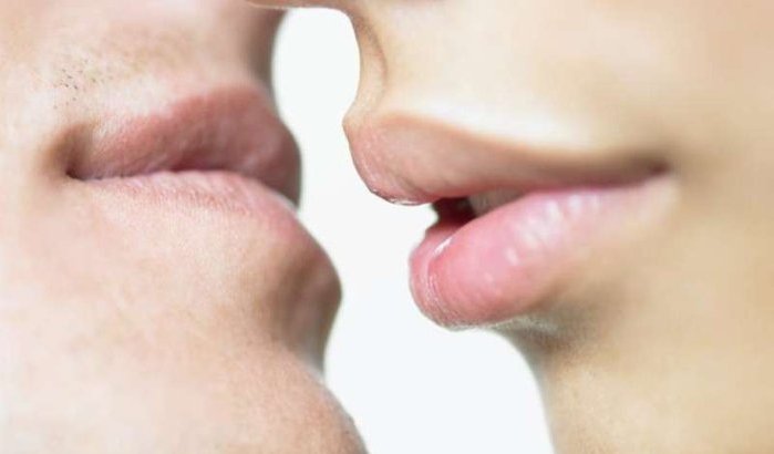 Marokkaanse tiener opgepakt voor kus op Facebook