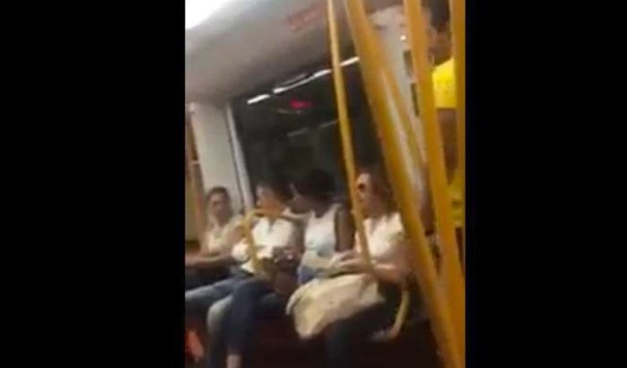 Nazi door passagiers uit metro Madrid gejaagd na aanval op Marokkanen (video)