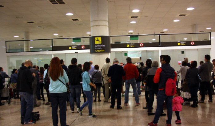 Marokkaans koppel laat zoontje achter op luchthaven Barcelona voor vakantie 