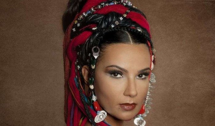 Zangeres Oum beschuldigd van schenden Marokkaanse vlag